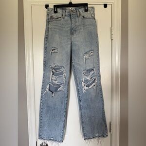 Daze Women’s Light Wash Distressed Jeans High Waisted size 26